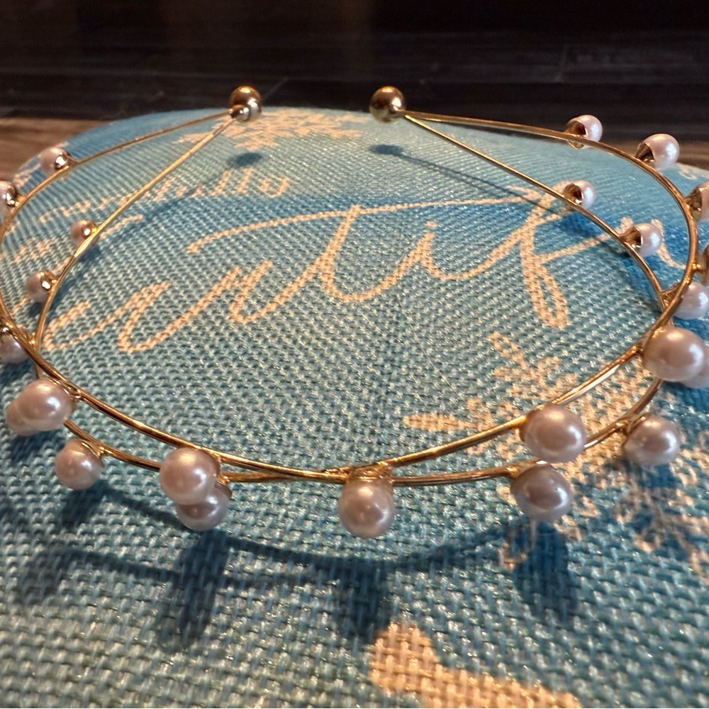 Ettika Topped in Pearl Headband Gold - Picture 4 of 4